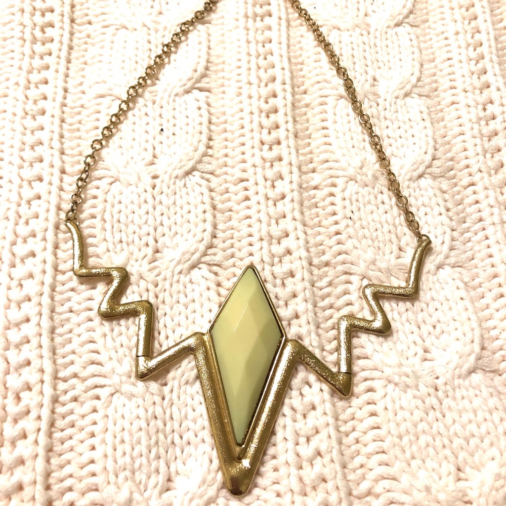 Gold zig zag necklace - Picture 2 of 3